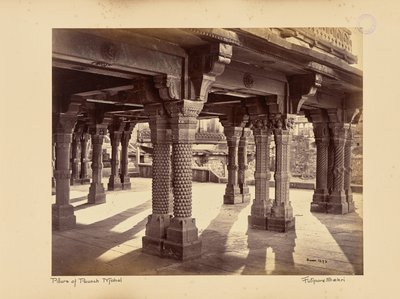 Fatehpur Sikri; pilares esculpidos no Panch Mahal de Samuel Bourne