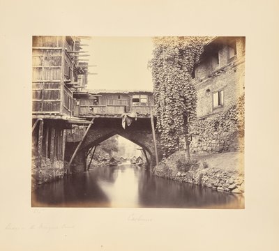 Srinagar; uma ponte sobre o canal Marqual de Samuel Bourne