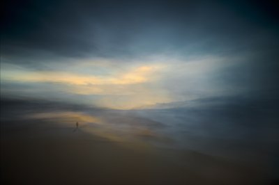 A Solidão da Praia Ennevoada de Santiago Pascual Buye