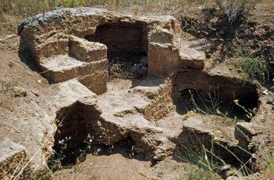 Cultura nuragínica (nuraghi) Sardenha: ruínas da cidade pré-nurálgica no megalitic local de Anghelu Ruju: a torre central. Século XX a.C. Alghero, Sardenha Itália de Sardinia Nuragic Civilization