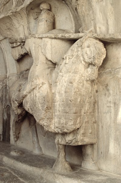 Escultura de Khosrow Parviz em seu cavalo Shabdiz com o equipamento de um cavaleiro de armadura pesada, c.620 dC de Sasanian School