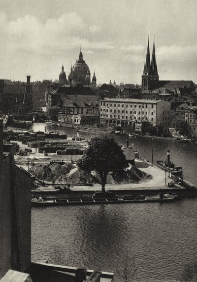 Berlim: Vista do Spree to the Muhlendamm; Vista do Spree and the Muhlendamm (foto a p/b) de Sasha Stone