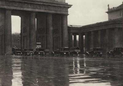 Berlim: Portão de Brandenburgo (foto a p/b) de Sasha Stone
