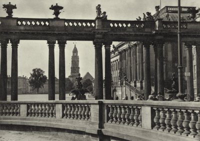 Potsdam, Stadtschloss, Kolonnaden an der Havel; Palácio da Cidade, Colonnades on the Havel (foto a p/b) de Sasha Stone