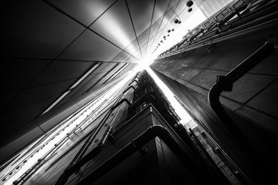 Ascensão à Cidade Geométrica de Satoshi Hata