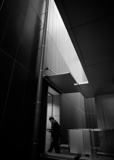 O Homem à Luz da Modernidade de Satoshi Hata