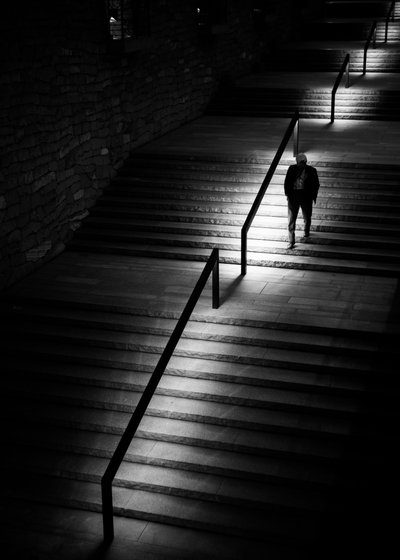 A Ascensão da Figura Solitária de Satoshi Hata
