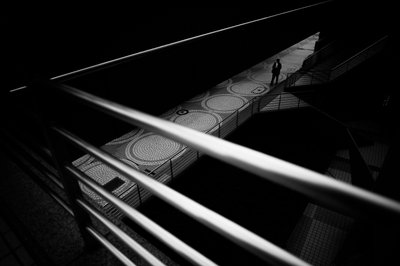 Passeio Urbano do Homem Solitário de Satoshi Hata