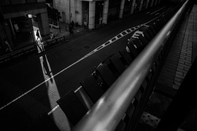 Sombra nocturna urbana de Satoshi Hata