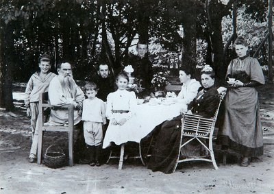 A família do escritor russo Leo Tolstoy, final do século XIX ou início do século XX. de Scherer Nabholz and Co