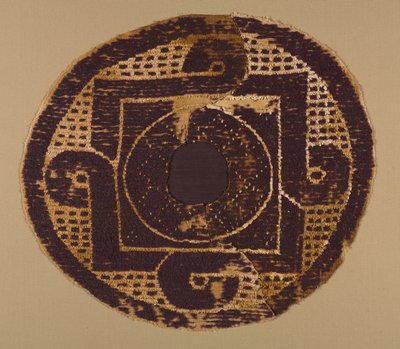 Roundel em laço a partir de um cobertor ou capa, 300s-400s (tapeçaria com trama suplementar, linho não tingido e lã tingida) de School Byzantine
