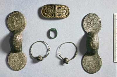 Joalharia de Camon, Amiens, Somme, Carolíngio, séc. 7-10 (prata, bronze dourado) de School Carolingian