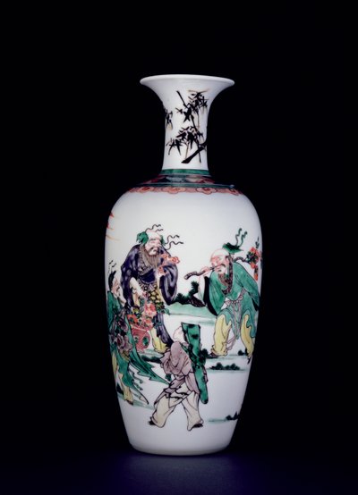 Um vaso de porcelana chinesa decorado em esmaltes de vérte familiar (porcelana) de School Chinese