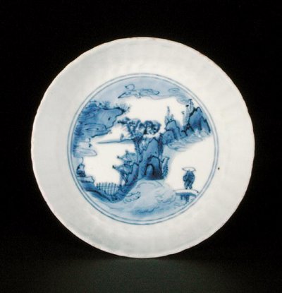 Pires de kraak azul e branco pintados com uma figura numa paisagem, marca Egret, Wanli ou Tianqi de School Chinese