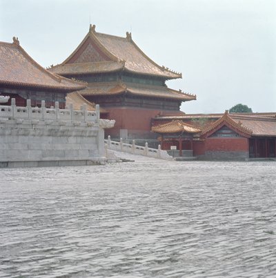 Pavilhão duplo e terraço de mármore, Dinastia Ming (foto) de School Chinese