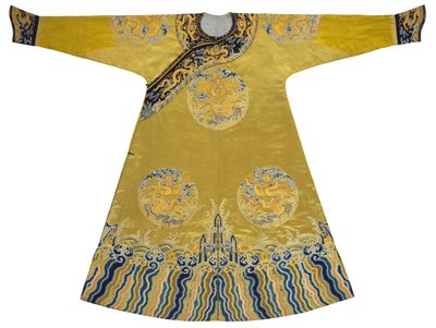Robe Qiu Xiangse&39;Dragon &39;bordado, Longpao, início do século 18 (seda) de School Chinese