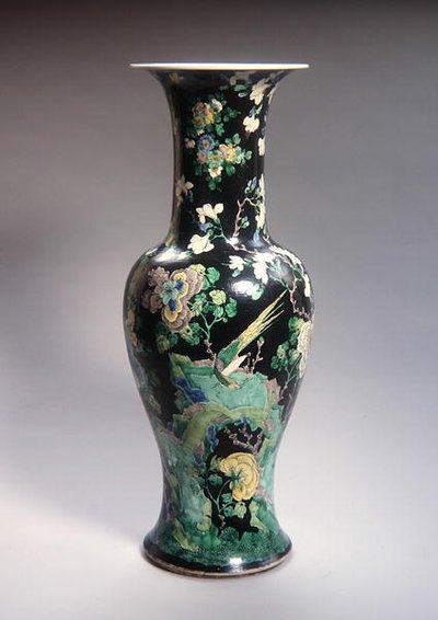 Grande Família Noire Yen Vase, período Kangxi (1662-1722) (porcelana) (ver 272192) de School Chinese