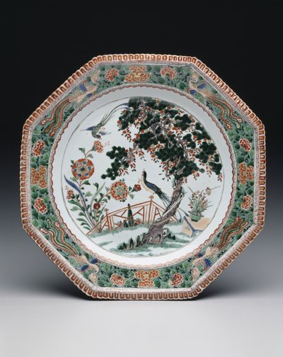 Placa, c.1725-30 (porcelana com esmaltes da famille verte overglaze) de School Chinese