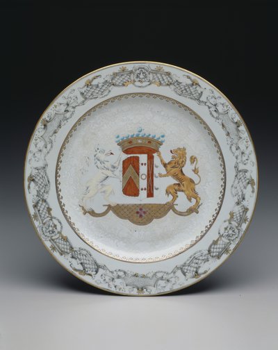 Prato com brasão, c.1740 (porcelana com esmaltes coloridos e grisaille) de School Chinese
