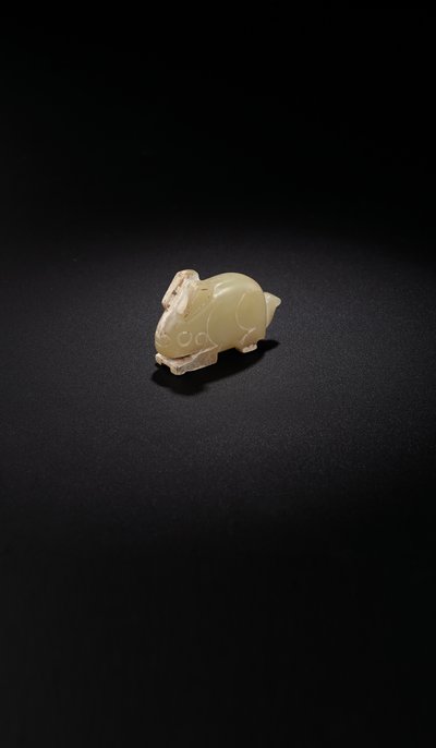 Pingente em forma de coelho, final da dinastia Zhou ocidental do início de Shang de School Chinese