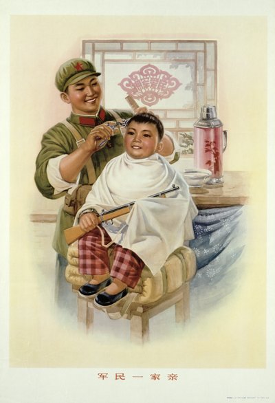 "Os soldados e o povo são grandes amigos como uma família", cartaz de propaganda da Revolução Cultural Chinesa de School Chinese