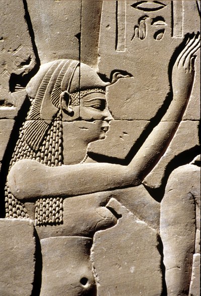 Antigo Egipto, Escultura mural, Deusa Ísis, Templo de Hórus, Edfu, 237 - 57 a.C. (foto) de School Egyptian