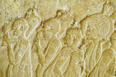Antigo Egipto, Escultura/Pintura mural, Túmulo de Petosiris, Tuna el Gebel, 300 a.C., Homens carregando jarros de vinho (foto) de School Egyptian