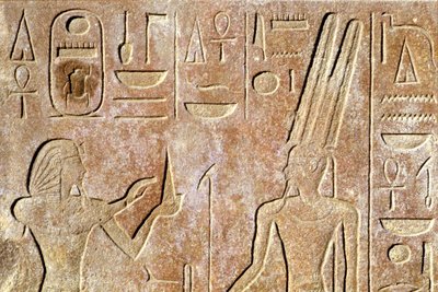 Egipto antigo, Pintura/gravura mural, Templo de Karnak/Luxor, Hatshepsut oferece pão a Amon Ra de School Egyptian