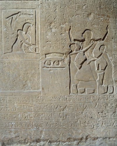 Antiguidade egípcia: alívio em pedra calcária de Hormim: Sethi I distribui os colares de valentia como recompensa pela sua coragem a Hormim, chefe do harém do rei. 19ª dinastia (1295-1186 a.C.). Museu do Louvre de Paris de School Egyptian