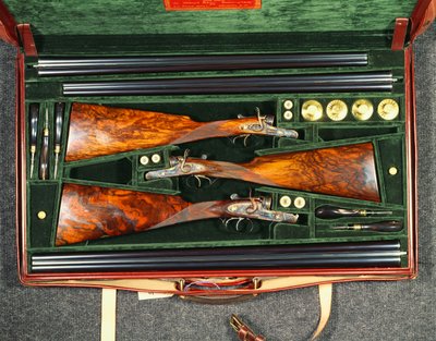 Um conjunto de três armas de martelo de School English