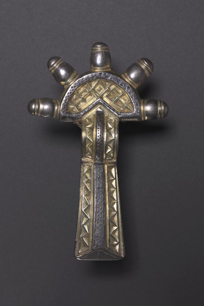 Bow Fibula, Alemannic, 500-550 (prata dourada e niello) de School German