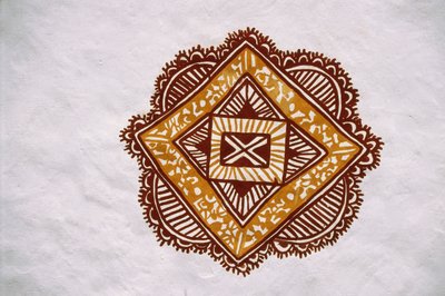 Locais de pintura de Mandna em Jawaly Kala Keuarra, Jaipur, Rajasthan de School Indian