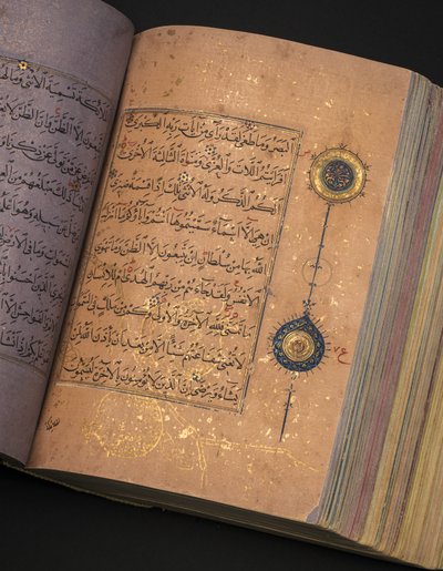 Alcorão Timúrida ou Aqquyunlu, Irã (ouro, tinta e pigmentos coloridos em papel chinês) de School Iranian