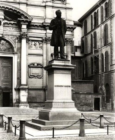 Monumento a Alessandro Manzoni (1785-1873) (bronze) (foto a p/b) de School Italian