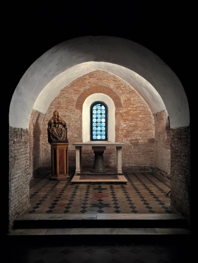 Vista da Primeira Capela da Igreja dos Santos Vicente e Anastasius, 625-1221 Abadia de Tre Fontane (Abadia de Tre-Fontane ou Abadia das Três Fontes) perto de Roma Itália (Vista da primeira capela da Igreja dos Santos Vicente e Anastasius, 625-1221 Tre Fo de School Italian