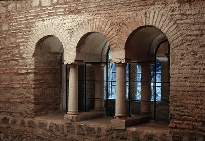 Vista do claustro da igreja de São Vicente e São Antasto a abadia das três fontes (Tre-Fontane) (Chiesa dei Santi Vincenzo e Anastasio alle Tre Fontane) (Vista do claustro da igreja de São Vicente e Anastasio, abbazia delle T de School Italian