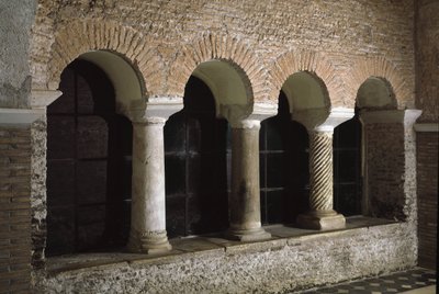 Vista do claustro da igreja de São Vicente e São Antasto a abadia das três fontes (Tre-Fontane) (Chiesa dei Santi Vincenzo e Anastasio alle Tre Fontane) (Vista do claustro da igreja de São Vicente e Anastasio, abbazia delle T de School Italian