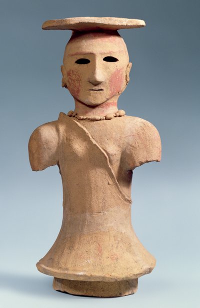 Figura Haniwa de uma xamã, séculos V-6 (louça de barro com decoração pintada) de Japanese School