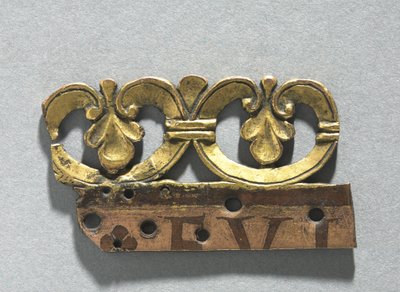 Fragmento de uma crista decorativa de um santuário relicário, c.1165-1180 (cobre dourado, email brun (esmalte marrom)) de School Mosan