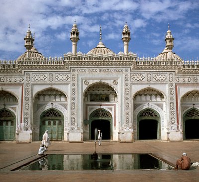 Vista da mesquita Mohabbat Khan do século 17 de School Pakistani
