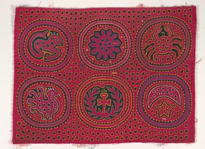 Painel de camisas (mola), Povo Kuna, Ilhas San Blas, c.1950s (algodão aplicado) de School Panamanian