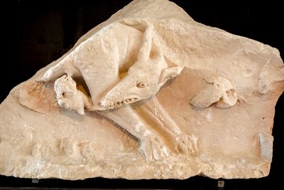 A loba e os gémeos Rómulo e Remo, século II (escultura) de School Roman
