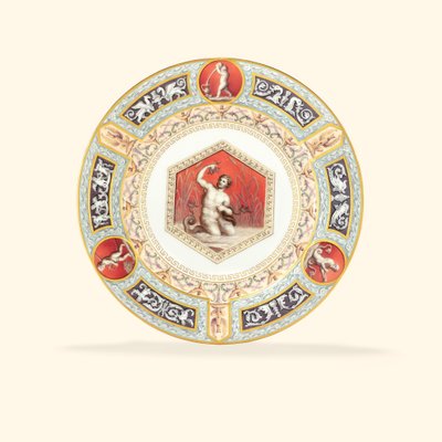 Um prato de porcelana do Raphael Service, o centro representando Tritão de School Russian