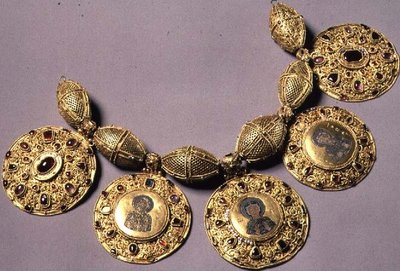 Medalhões da marca &39;Barmy Collar&39;, com decoração em filigrana, granulação e esmalte pintado, Ryazan de School Russian