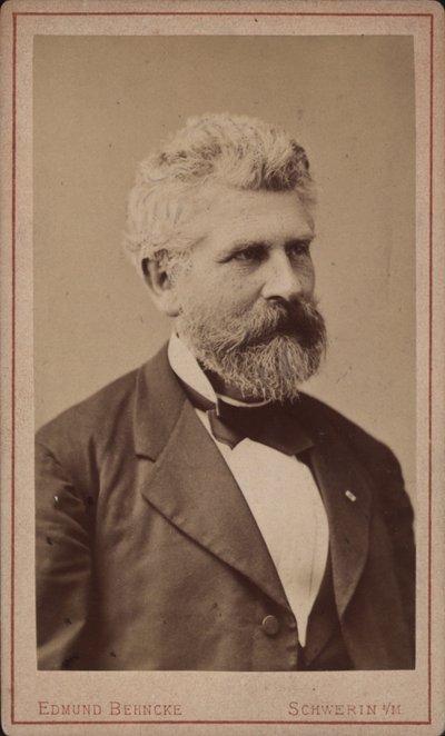 Retrato do violoncelista e compositor Georg Goltermann 1824-1898, c. 1880. de Schwerin . Photo studio Edmund Behncke