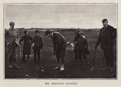Arthur Balfour, político conservador britânico, jogando golfe (foto a p/b) de Scottish Photographer