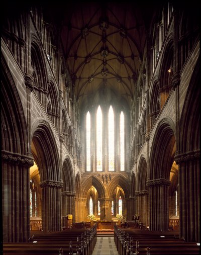 Arte Gótica: vista para o interior da Catedral de Glasgow. Século XII. Escócia de Scottish School