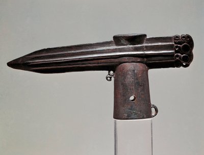 Art Scythian (civilização Cítica ou Scythia): machado de bronze da região de Krasnoyark (Sibéria e Altai). Século VII - II a.C. São Petersburgo, Museu Hermitage de Scythian