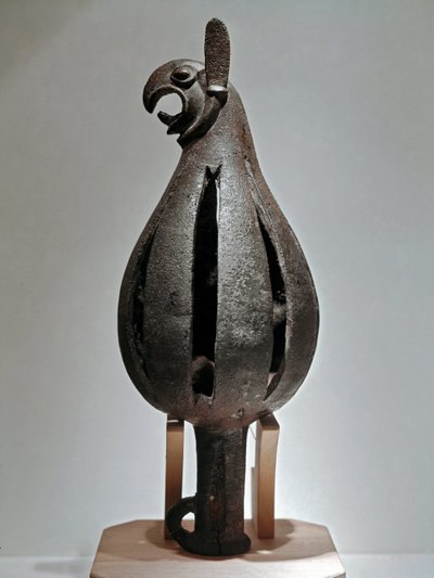 Art Scythian (civilização Cítica ou Scythia): ornamento em forma de grifo com cabeça de águia. Objecto em bronze, da segunda metade do século VII a.C. São Petersburgo, Museu Hermitage de Scythian