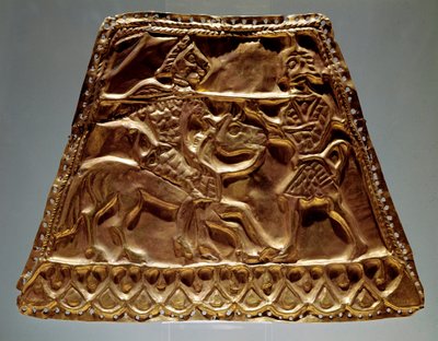 Lençol dourado mostrando um cavaleiro atacando um guerreiro com uma lança (Arte Cítrica, século V-3 a.C.) de Scythian